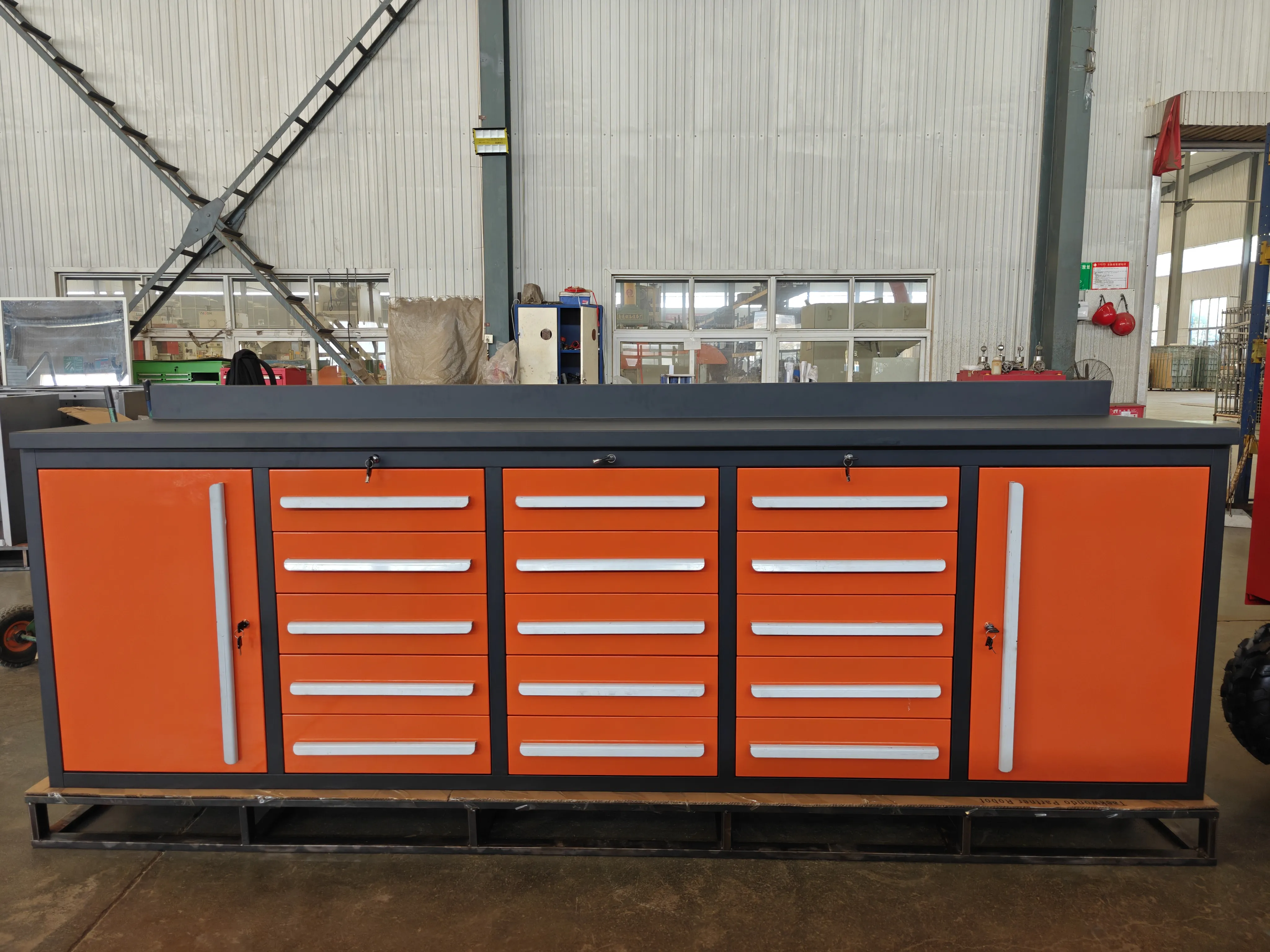 Які особливості Orange Tool Workbench?