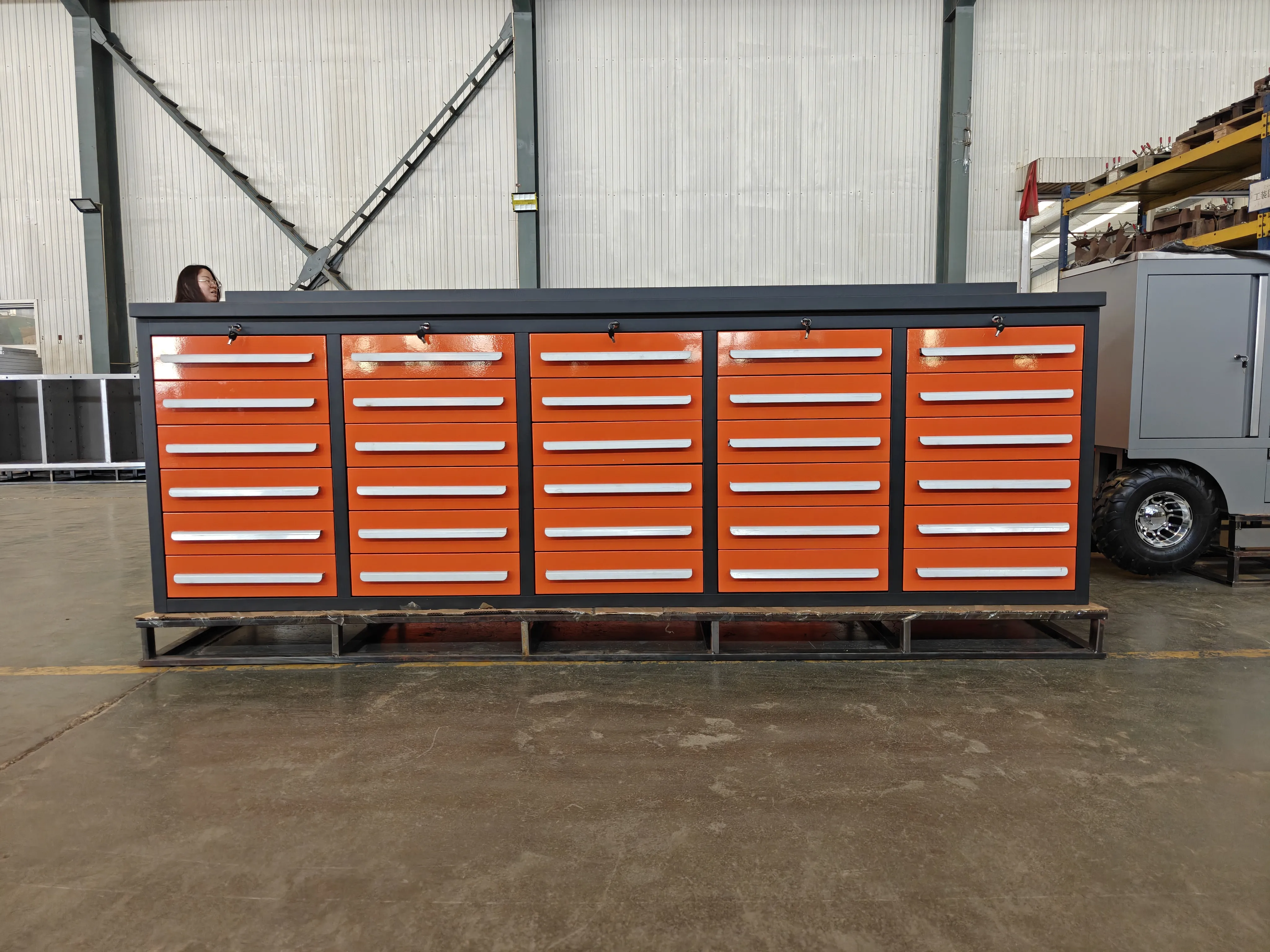 Які особливості Orange 30 Workbench?