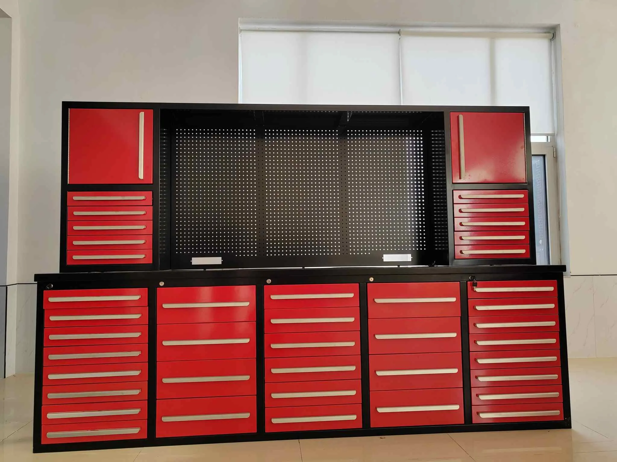 Червоний верстак